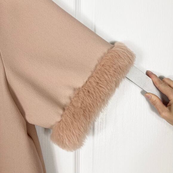 NWOT ZARA Blouse Top Women M Beige Half-Sleeve Faux Fur Trim Cuffs Boxy Fit - Picture 5 of 10